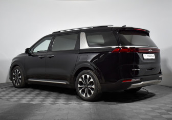 Подержанный автомобиль Kia Carnival 2021 года (7 фото)