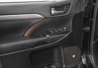 Подержанный автомобиль Toyota Highlander 2018 года (21 фото)