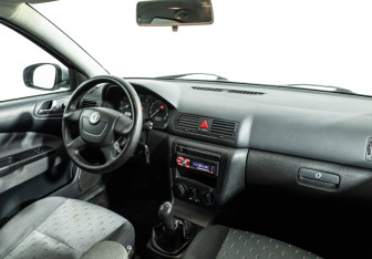 Подержанный автомобиль Skoda Octavia Liftback 2010 года (9 фото)