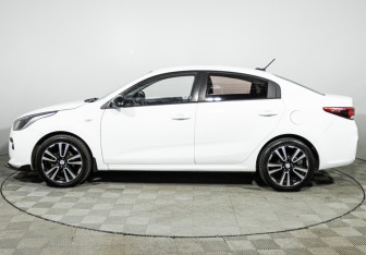 Подержанный автомобиль Kia Rio Sedan 2017 года (8 фото)