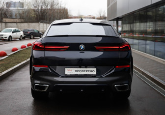 Подержанный автомобиль BMW X6 2020 года (5 фото)