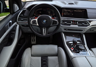 Подержанный автомобиль BMW X5 M 2021 года (18 фото)