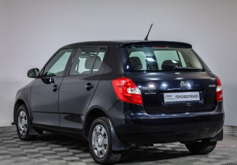 Подержанный автомобиль Skoda Fabia Hatchback 2013 года (7 фото)