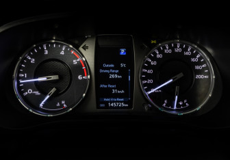 Подержанный автомобиль Toyota Hilux 2022 года (23 фото)