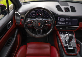 Подержанный автомобиль Porsche Cayenne 2019 года (13 фото)