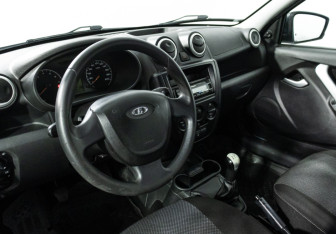 Подержанный автомобиль LADA (ВАЗ) Granta Liftback 2017 года (11 фото)