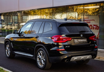 Подержанный автомобиль BMW X3 2018 года (7 фото)