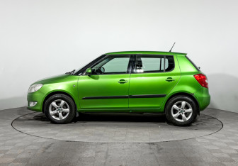 Подержанный автомобиль Skoda Fabia Hatchback 2012 года (8 фото)