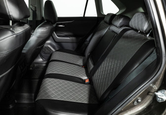 Подержанный автомобиль Toyota RAV4 2020 года (10 фото)