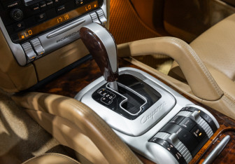 Подержанный автомобиль Porsche Cayenne 2007 года (22 фото)