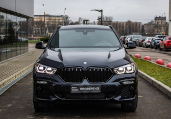 Подержанный автомобиль BMW X6 2019 года (4 фото)