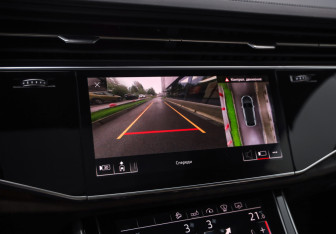 Подержанный автомобиль Audi Q8 2020 года (18 фото)