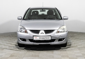 Подержанный автомобиль Mitsubishi Lancer Sedan 2005 года (2 фото)