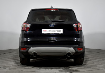 Подержанный автомобиль Ford Kuga 2017 года (6 фото)
