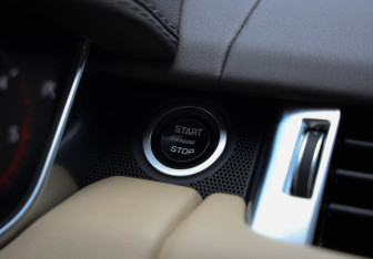 Подержанный автомобиль Land Rover Range Rover Sport 2018 года (22 фото)