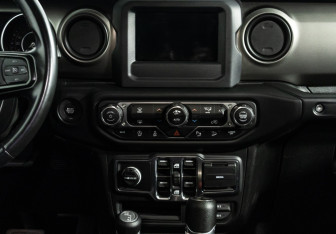 Подержанный автомобиль Jeep Wrangler 2020 года (14 фото)