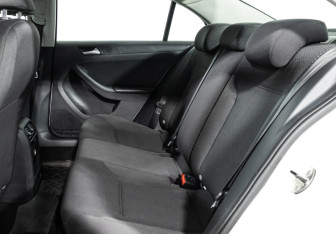 Подержанный автомобиль Volkswagen Jetta Sedan 2014 года (10 фото)