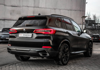 Подержанный автомобиль BMW X5 2019 года (5 фото)