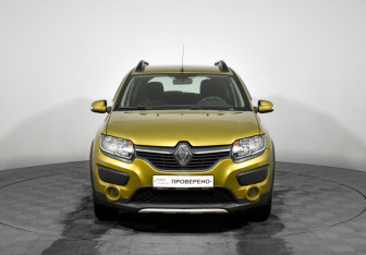 Подержанный автомобиль Renault Sandero 2016 года (2 фото)