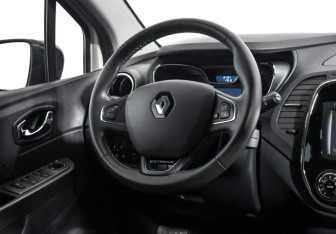 Подержанный автомобиль Renault Kaptur 2018 года (14 фото)