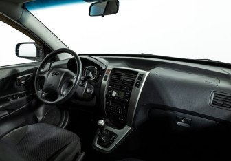 Подержанный автомобиль Hyundai Tucson 2008 года (9 фото)
