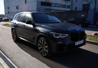 Подержанный автомобиль BMW X5 2019 года (3 фото)