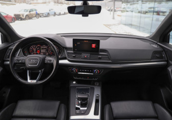 Подержанный автомобиль Audi Q5 2019 года (11 фото)