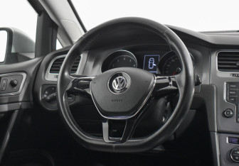 Подержанный автомобиль Volkswagen Golf Hatchback 2013 года (14 фото)