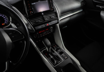 Подержанный автомобиль Mitsubishi Eclipse Cross 2021 года (19 фото)