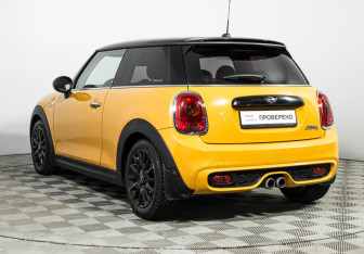 Подержанный автомобиль MINI Hatch 2014 года (7 фото)