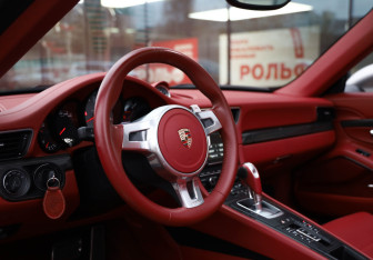 Подержанный автомобиль Porsche 911 Convertible 2013 года (23 фото)