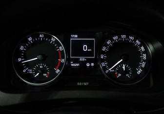 Подержанный автомобиль Skoda Rapid Liftback 2015 года (12 фото)