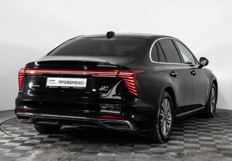 Подержанный автомобиль Hongqi H5 2024 года (6 фото)