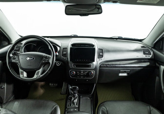 Подержанный автомобиль Kia Sorento 2013 года (13 фото)