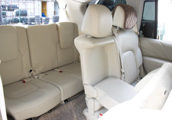 Подержанный автомобиль Infiniti QX80 2015 года (14 фото)