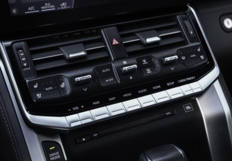 Подержанный автомобиль Toyota Land Cruiser Suv 2022 года (21 фото)