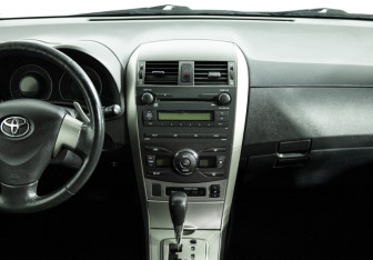 Подержанный автомобиль Toyota Corolla Sedan 2008 года (14 фото)
