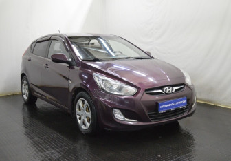 Подержанный автомобиль Hyundai Solaris Hatchback 2011 года (3 фото)