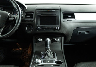 Подержанный автомобиль Volkswagen Touareg 2015 года (13 фото)