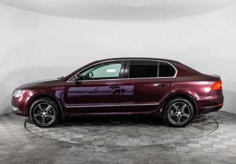 Подержанный автомобиль Skoda Superb Liftback 2014 года (8 фото)