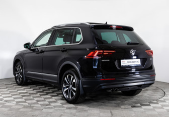 Подержанный автомобиль Volkswagen Tiguan 2019 года (7 фото)