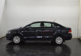 Подержанный автомобиль Volkswagen Polo Sedan 2013 года (8 фото)