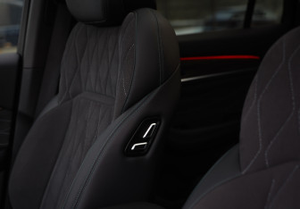 Подержанный автомобиль Geely Monjaro 2025 года (28 фото)