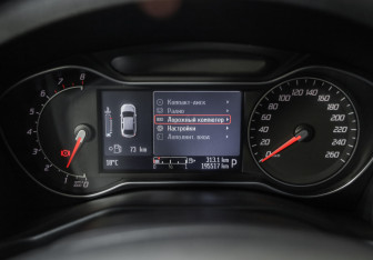 Подержанный автомобиль Ford Mondeo Sedan 2012 года (12 фото)