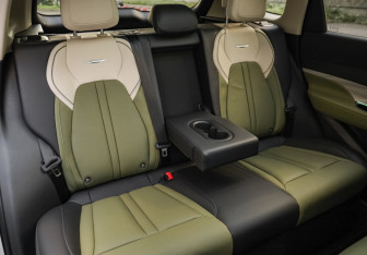 Подержанный автомобиль Hongqi HS3 2024 года (28 фото)