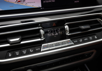 Подержанный автомобиль BMW X5 2019 года (22 фото)