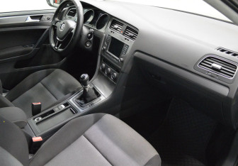 Подержанный автомобиль Volkswagen Golf Hatchback 2013 года (12 фото)