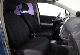 Подержанный автомобиль Toyota Yaris Hatchback 2007 года (18 фото)