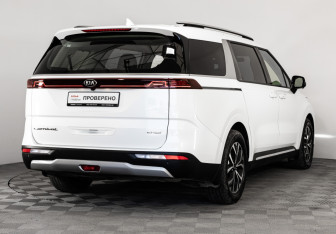Подержанный автомобиль Kia Carnival 2021 года (5 фото)