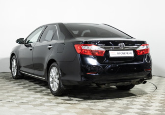 Подержанный автомобиль Toyota Camry Sedan 2012 года (7 фото)